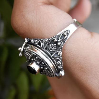 Vintage storage ring